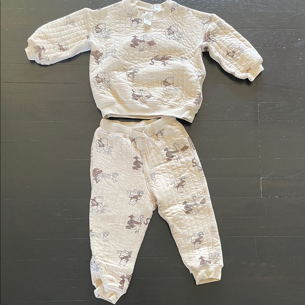 H&M Disney Winnie the Pooh Cream Quilted Sweatsuit (Sweatshirt & Swestpants)